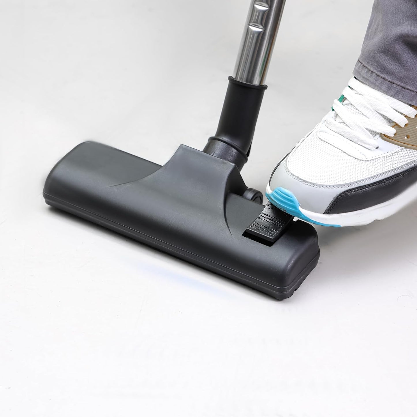 Geepas GVC2598 2300W 25L Drum Vacuum Cleaner with Blower, Dust Full Indicator, and Parking Position